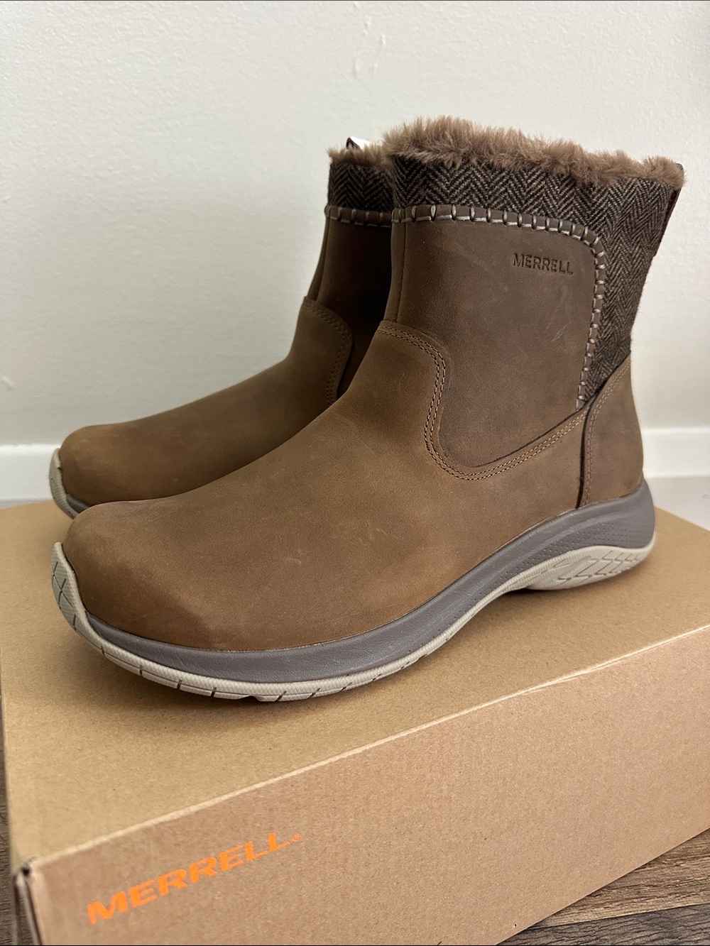 New, Women’s Merrell Encore Ice 5 Mid Zip Boots